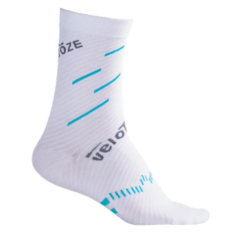 cycling clothing with tiny logos-Calze VeloToze Active Compression Coolmax - Bianco blu